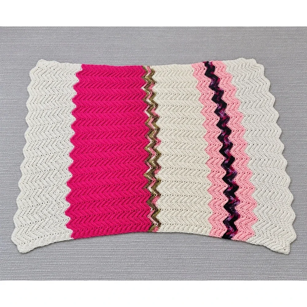 Crochet Throw Blanket Unisex OS Pink Cream Chevron Ripple